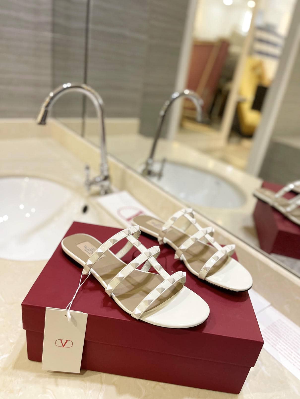 Valentino Sandal Flat 4-4